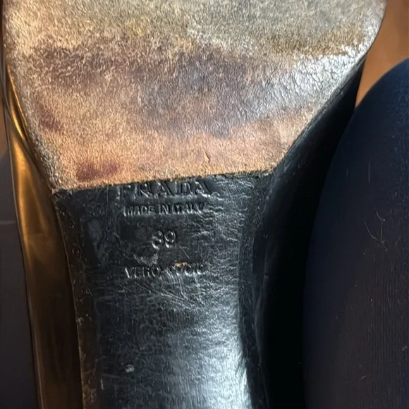 PRADA Elegant Black Loafers for Women - Picture 6 of 9